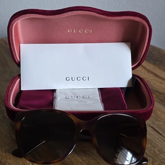 Gucci Brown Tortoise Women's Sunglasses - Picture 7 of 10